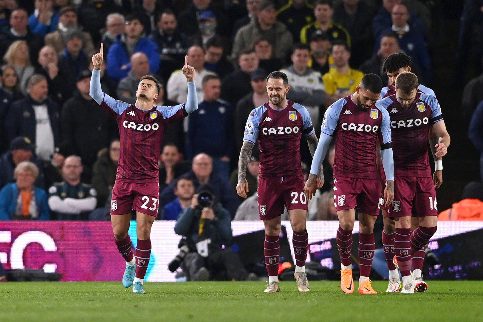 随着他们进 随着他们进